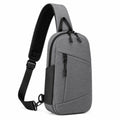 Zaino monospalla 20 x 9 x 35 cm in tessuto grigio con tracolla imbottita e tasche con zip
